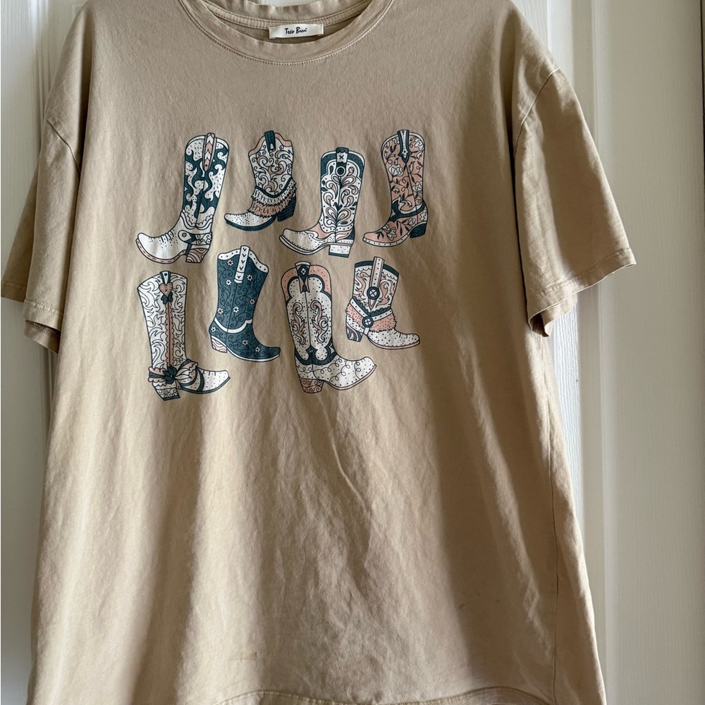 Women's Short Sleeve Boot Graphic Tee in Beige